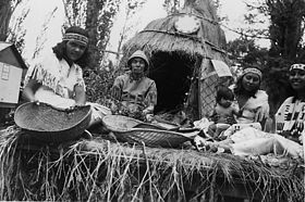 Bishop paiute women 1940.jpg