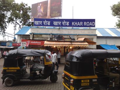 Khar Road station.jpg