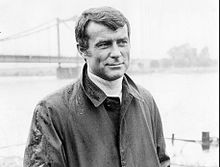 Robert Conrad 1972.JPG