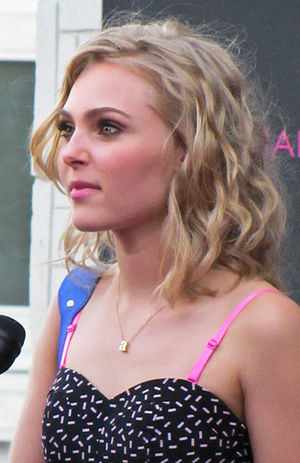 AnnaSophia Robb 2013 (cropped).jpg