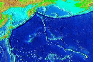 Elevation of the Pacific seafloor, showing the Hawaiian-Emperor seamount chain, including Koko Guyot above the prominent bend. The sharp "V" separates the Hawaiian Ridge from the older Emperor Seamount portion of the chain. Koko is the largest of the seamounts directly north of the v-bend.