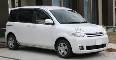 2006 Toyota Sienta.jpg