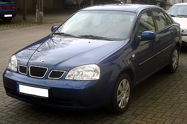 Daewoo Nubira Sedan front.jpg