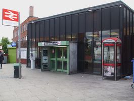 Streatham station building.JPG