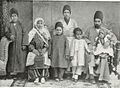 A Zoroastrian Family Teheran 1910.JPG