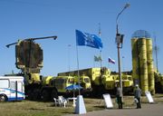 From left to right: the 64N6E2 radar, 54K6E2 command post, 5P85 missile launch vehicle, and the 9M96E2 missiles.