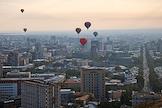 Воздушные шары над Ереваном во время международного фестиваля воздухоплавания 'Открой Армению с неба'