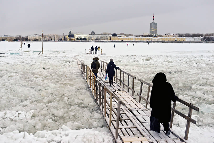 Ледовая переправа c Кегострова в Архангельск, 2017