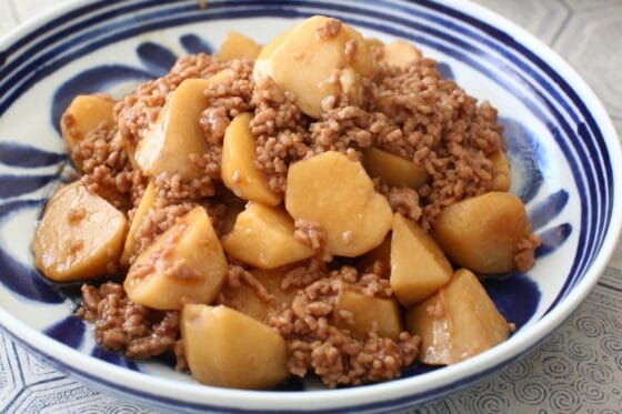 里芋とひき肉で作る！ごはんが進む甘辛そぼろ煮レシピ