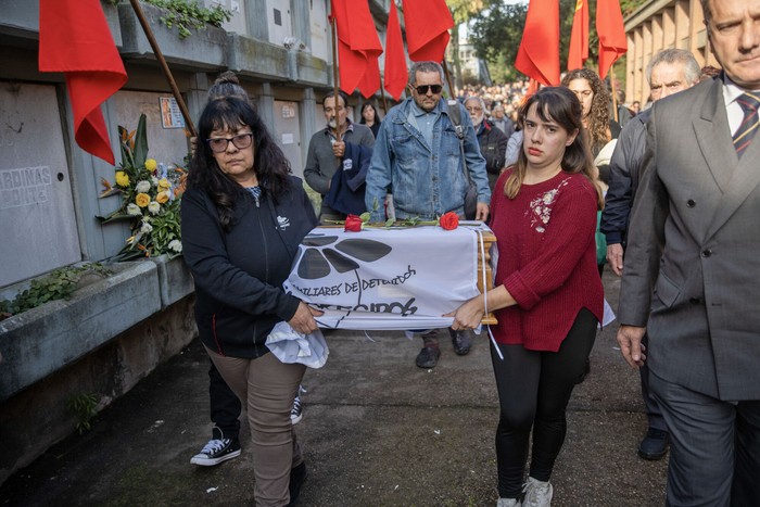 Sepelio de Amelia Sanjurjo, el 6 de junio, en el cementerio de La Teja. · Foto: Mara Quintero