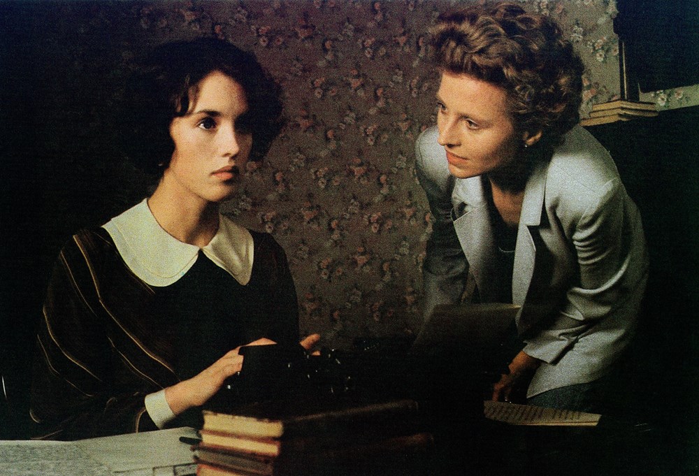 Isabelle Adjani and Hanna Schygulla in Antonieta (1982)