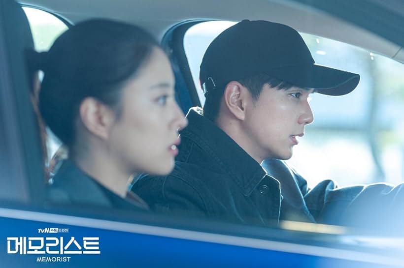 Yoo Seung-ho and Lee Se-yeong in Memorist (2020)