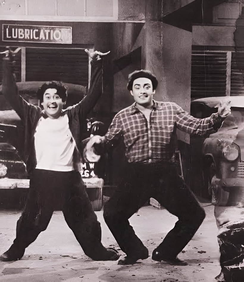 Anoop Kumar and Kishore Kumar in Chalti Ka Naam Gaadi (1958)