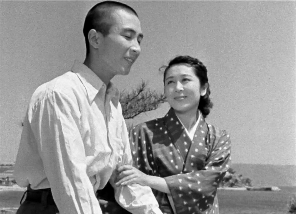 Takahiro Tamura and Yumeji Tsukioka in Twenty-Four Eyes (1954)