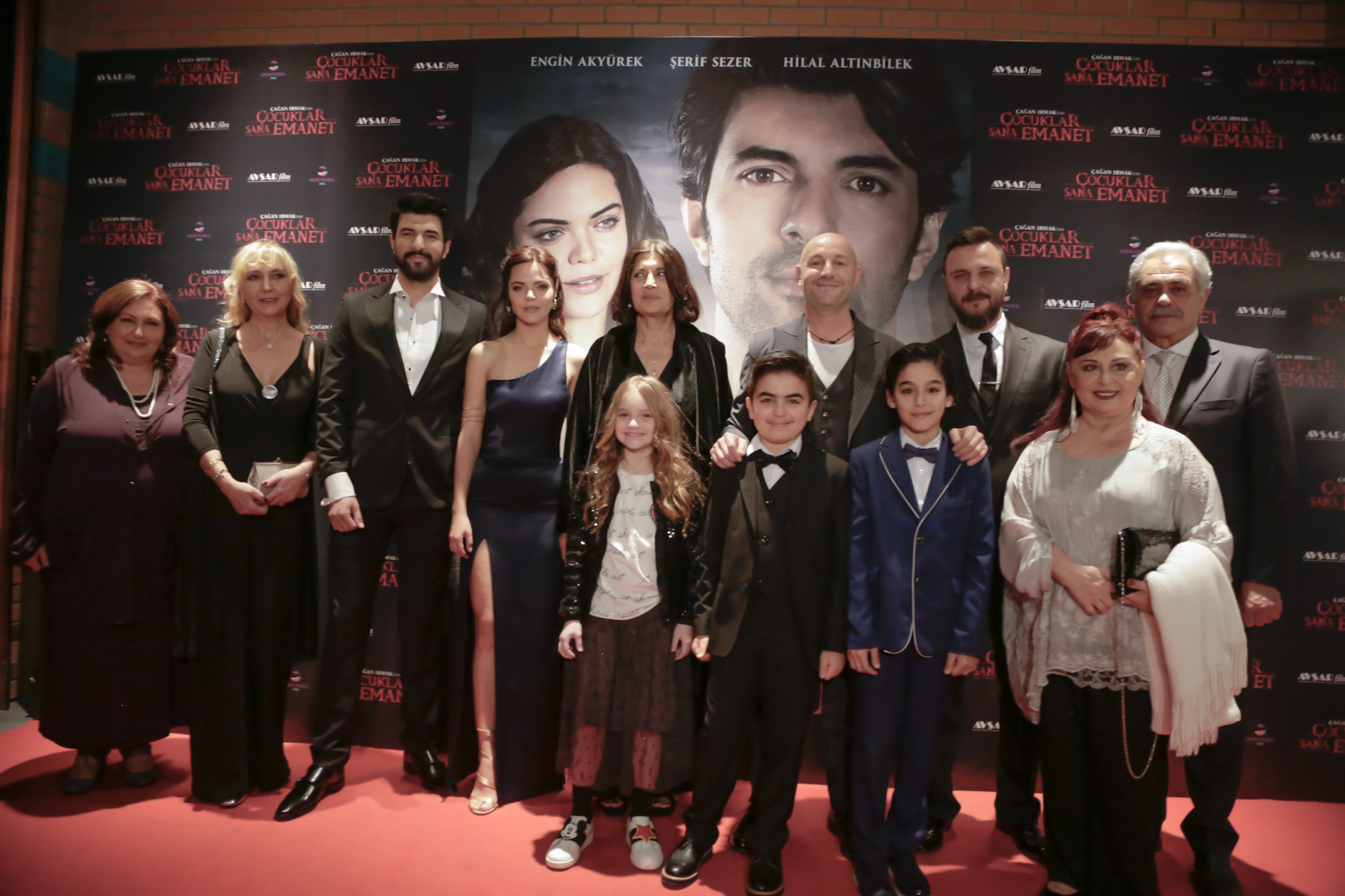 Serif Sezer, Parla Senol, Çagan Irmak, Engin Akyürek, Ogün Kaptanoglu, Osman Alkas, Tuna Arman, Birsen Dürülü, Hilal Altinbilek, and Eren Devrim at an event for Çocuklar Sana Emanet (2018)