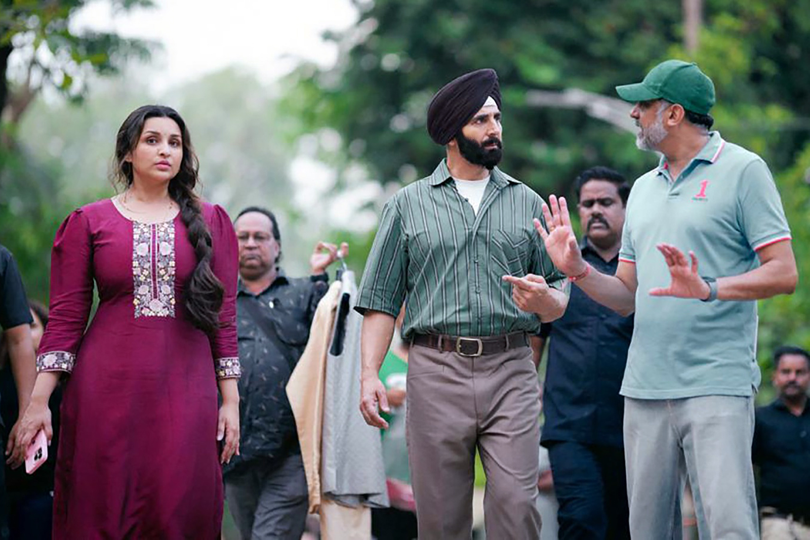 Akshay Kumar, Parineeti Chopra, and Tinu Suresh Desai in Mission Raniganj (2023)