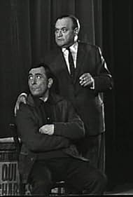 Philippe Dumat and Raymond Souplex in Le 3ème témoin (1965)