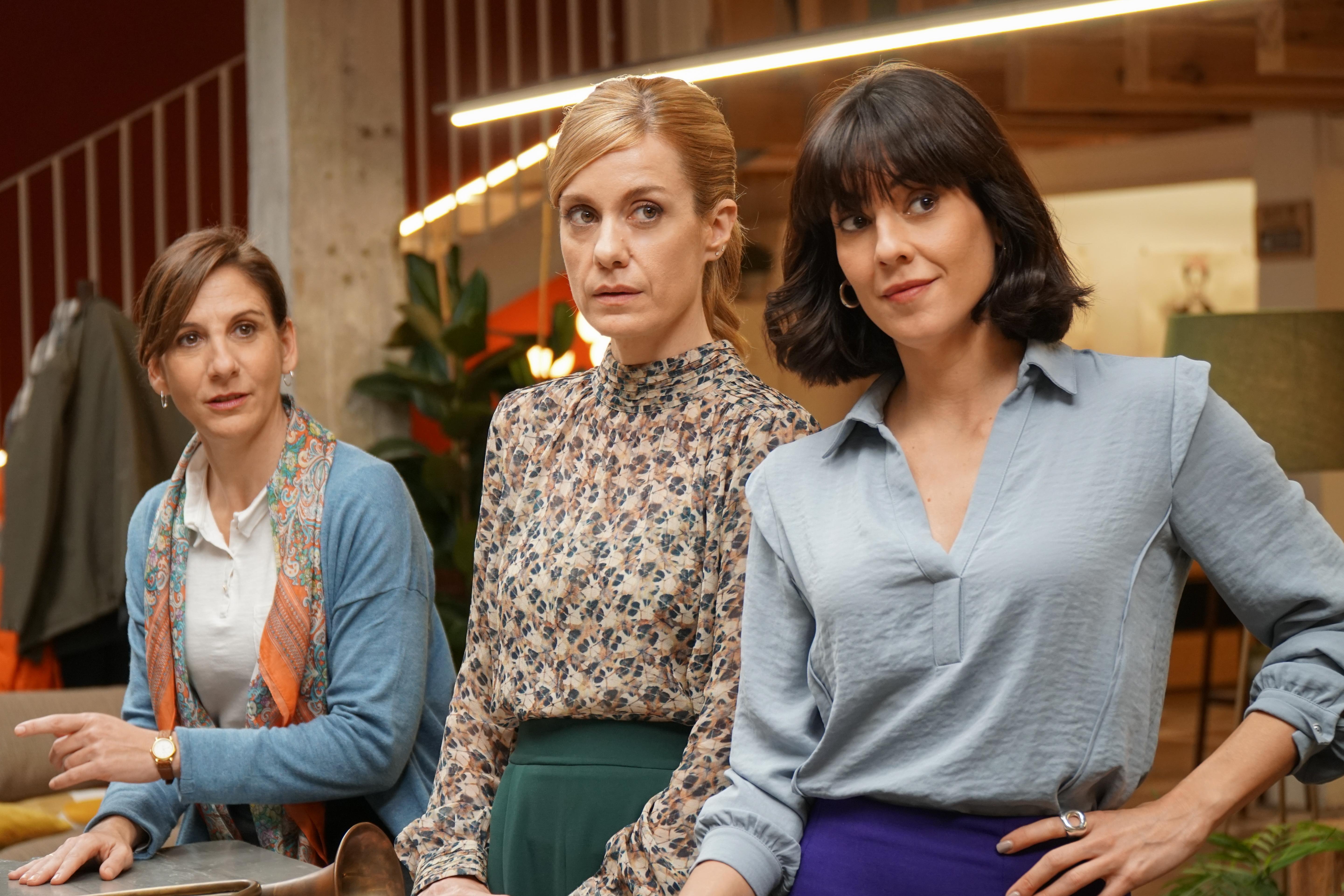 Malena Alterio, Alexandra Jiménez, and Eva Ugarte in Under Therapy (2023)