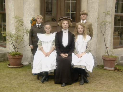 Vicci Avery, Leonard Kirby, Anna Massey, Toby Ufindell-Phillips, and Laura Clarke in The Return of the Psammead (1993)