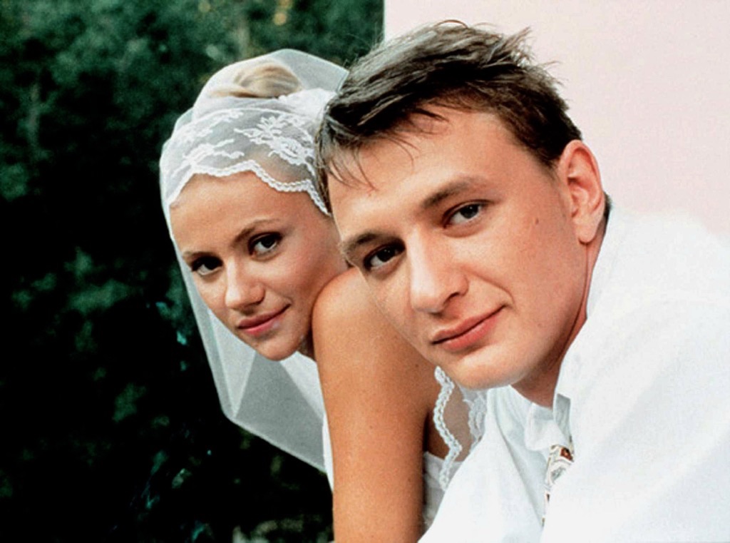 Marat Basharov and Mariya Mironova in Svadba (2000)