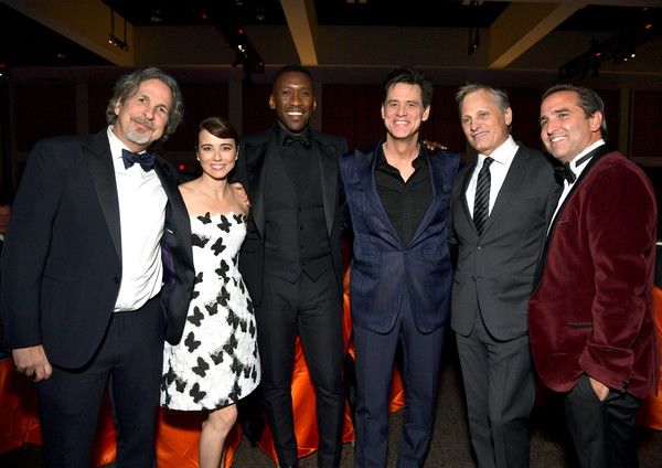 Peter Farrelly, Linda Cardellini, Mahershala Ali, Jim Carrey, Viggo Mortensen, and Mike Hatton attend the 30th Annual Palm Springs International Film Festival Film Awards Gala at Palm Springs Convention Center on January 3, 2019 in Palm Springs, California. - 30th Annual Palm Springs International Film Festival Film Awards Gala - Ballroom