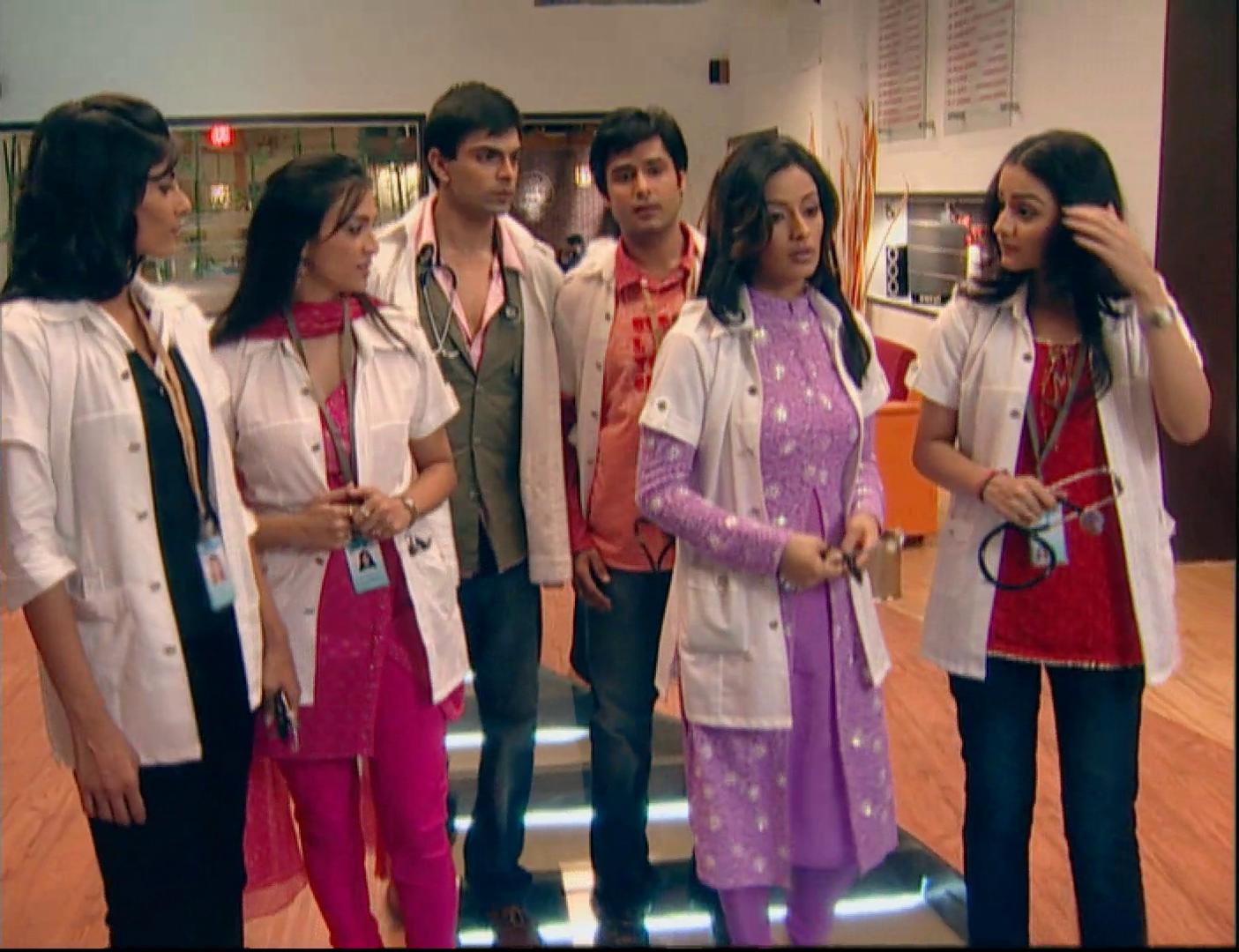 Shilpa Anand, Karan Singh Grover, Pankit Thakker, Sunaina Gulia, Sonia Singh, and Muskaan Mihani in Dr. Riddhima Defeats Dr. Armaan