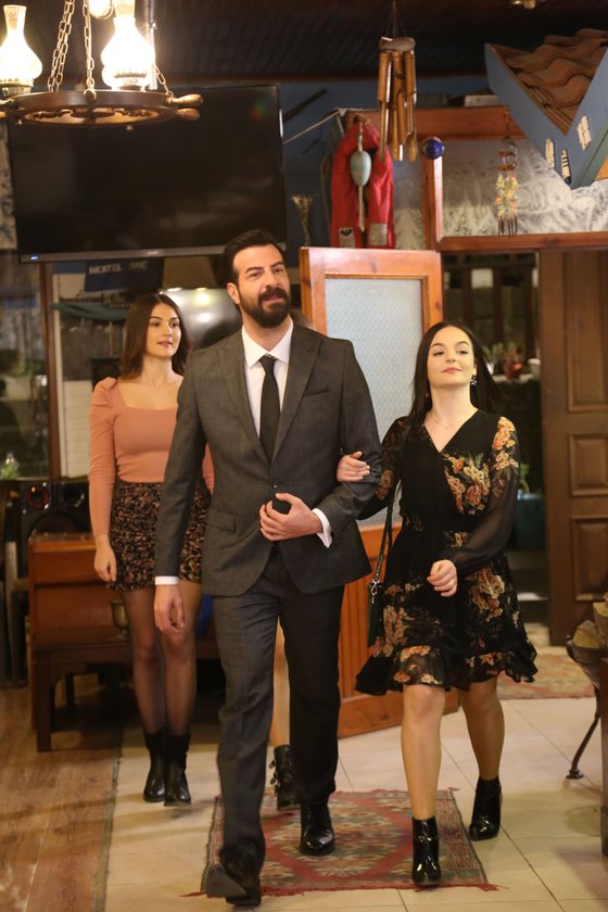 Aslihan Kapansahin, Ismail Demirci, and Gizem Günes in Kuzey Yildizi (2019)