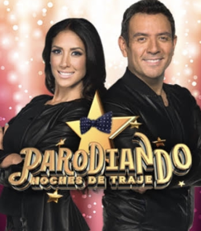 Héctor Sandarti and Cynthia Urias in Parodiando, noches de traje (2015)