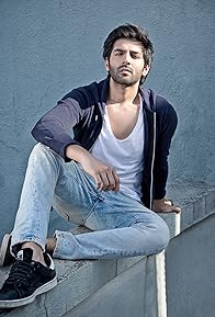 Primary photo for Kartik Aaryan