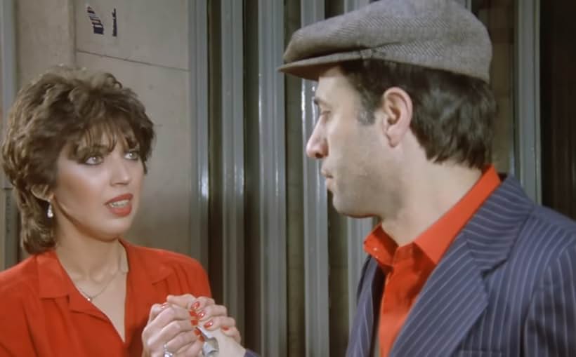 Nilgün Bubikoglu and Kemal Sunal in En Büyük Saban (1984)