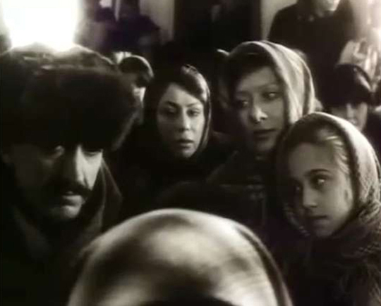 Lyudmila Chinshevaya, Lyudmila Lobza, Leonid Yanovskiy, and Yelena Dranysh in Ukrainskaya vendetta (1991)