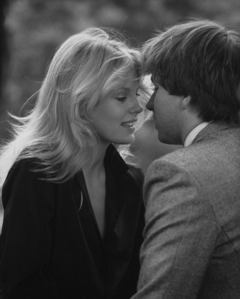 John Ritter and Dorothy Stratten in They All Laughed (1981)