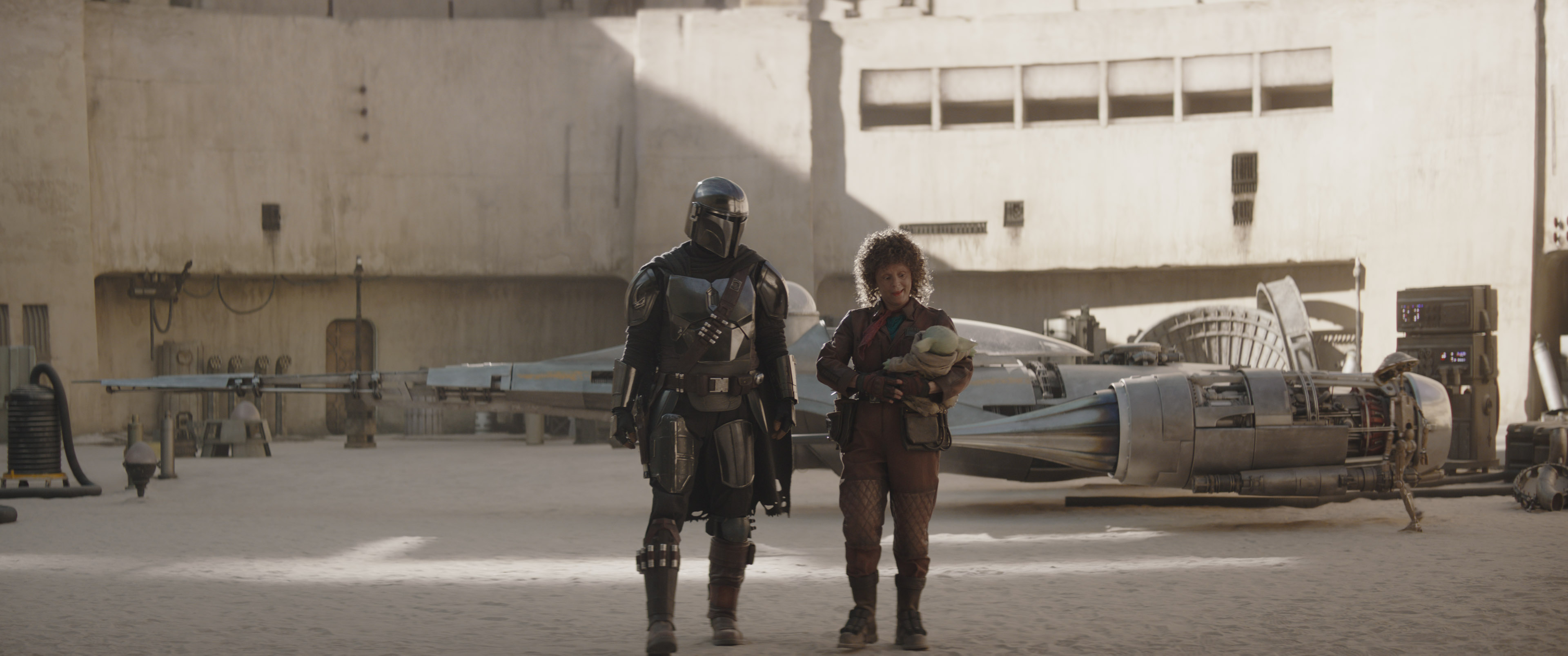 Pedro Pascal and Amy Sedaris in The Mandalorian (2019)