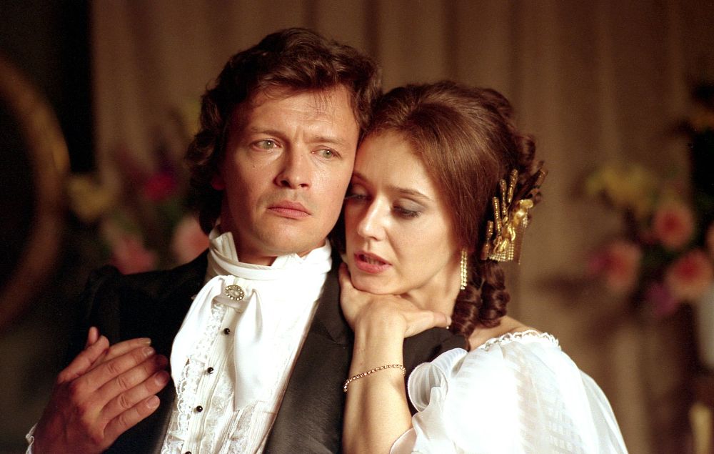 Jan Frycz and Anna Radwan in Dama kameliowa (1995)