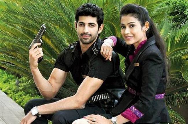 Aakanksha Singh and Aashim Gulati in Gulmohar Grand (2015)