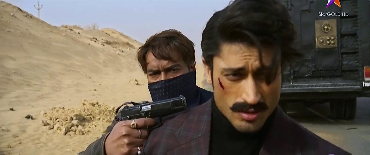 Ajay Devgn and Vidyut Jammwal in Baadshaho (2017)