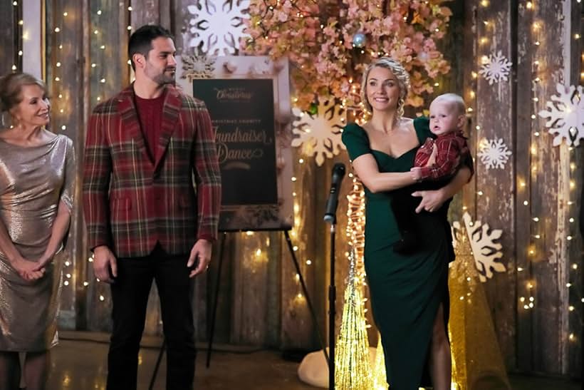 Karen Kruper, Preston James Rocha, Brant Daugherty, and Clare Bowen in #Xmas (2022)