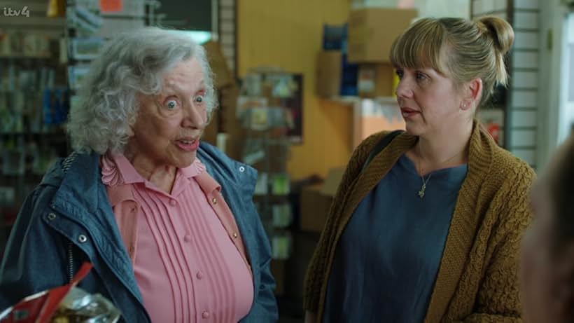 Thelma Ruby and Kerry Godliman in Bad Move (2017)