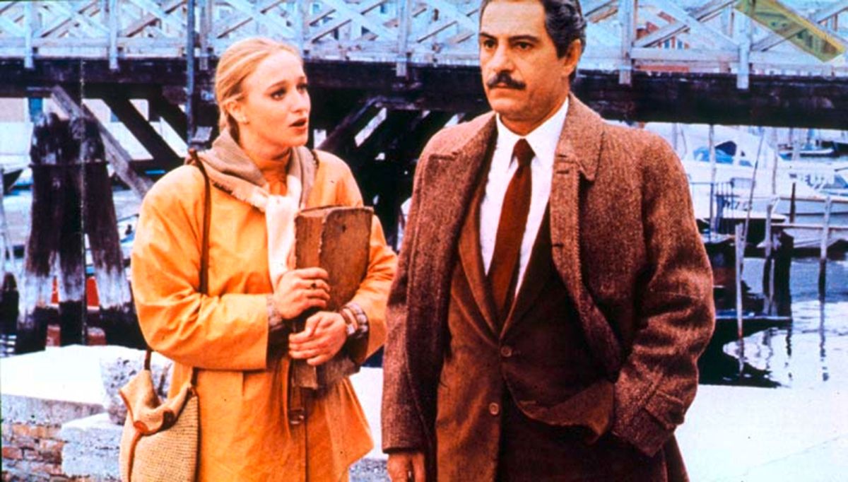 Eleonora Giorgi and Nino Manfredi in Nudo di donna (1981)