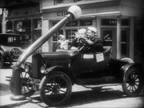 Oliver Hardy and Stan Laurel in Two Tars (1928)