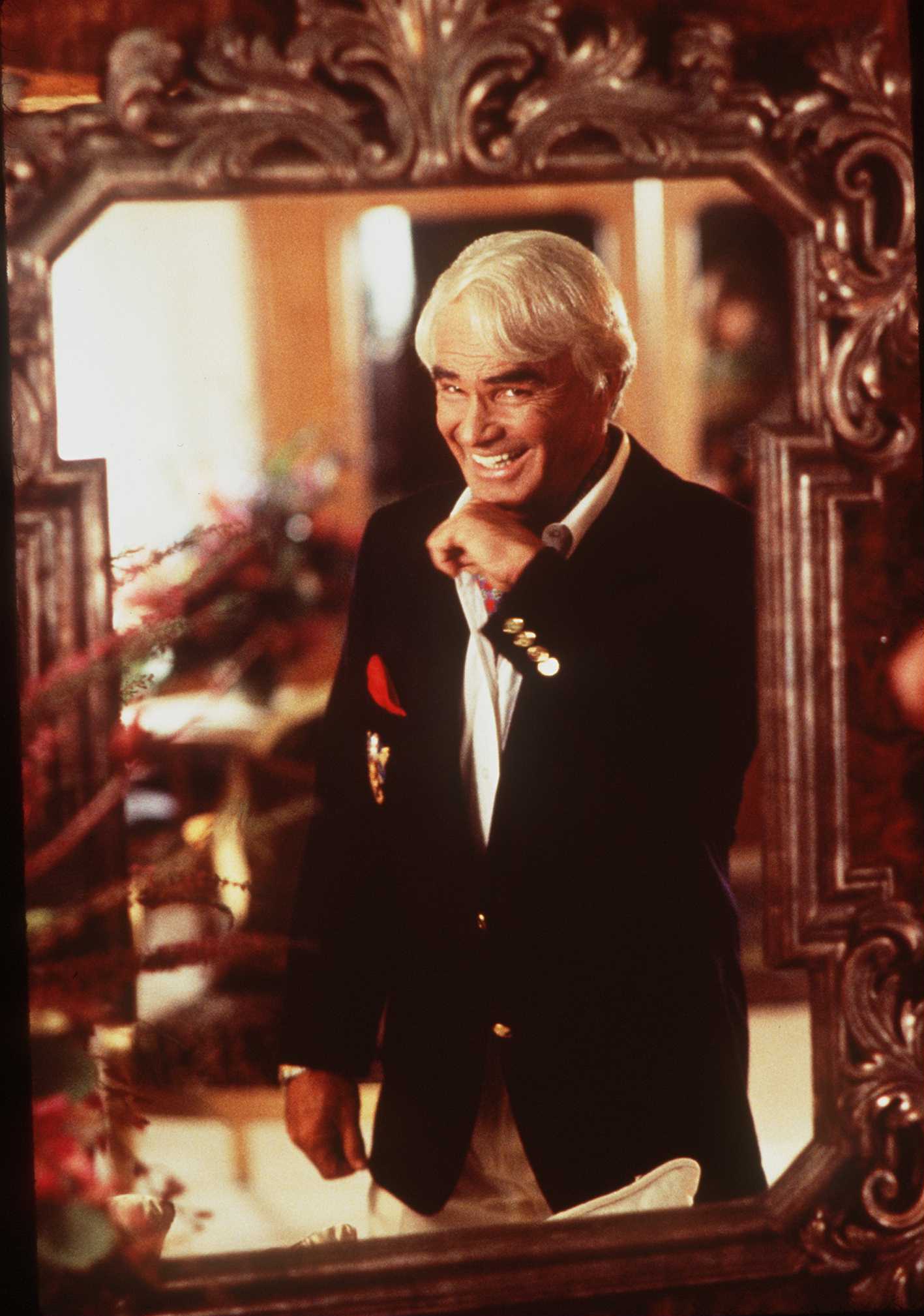 Burt Reynolds in Striptease (1996)