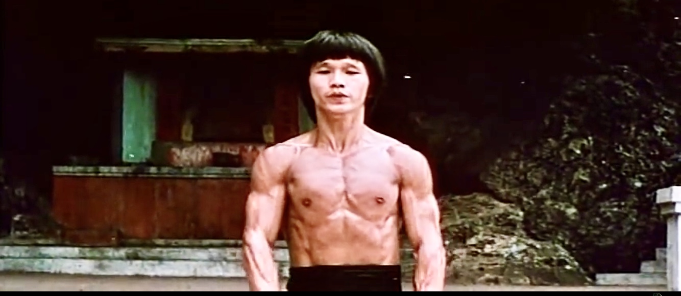 Bruce Le in Zhong lie Jing wu men (1977)