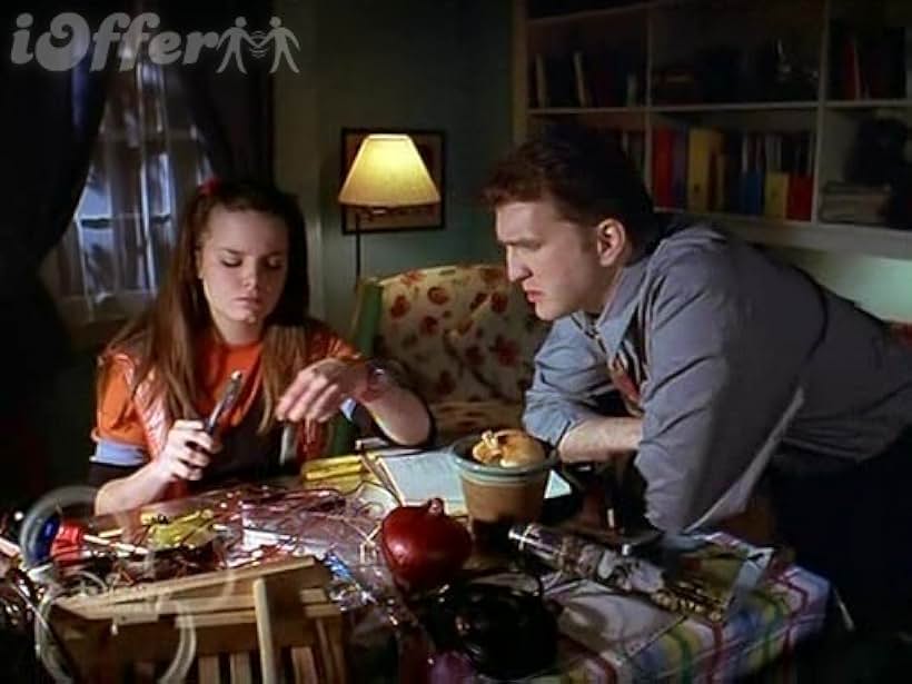 Kimberly J. Brown and Daniel Roebuck in Quints (2000)