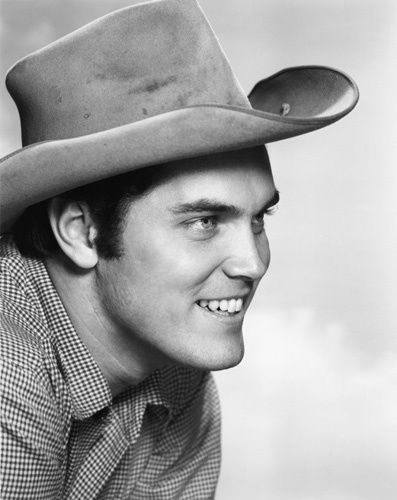 Jeffrey Hunter in The Proud Ones (1956)