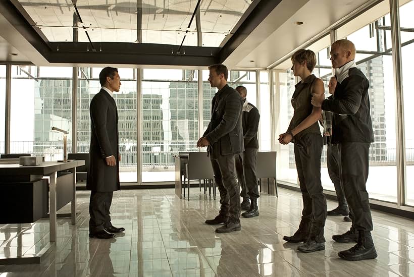 Daniel Dae Kim, Shailene Woodley, and Theo James in The Divergent Series: Insurgent (2015)