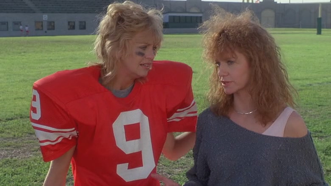 Goldie Hawn and Swoosie Kurtz in Wildcats (1986)