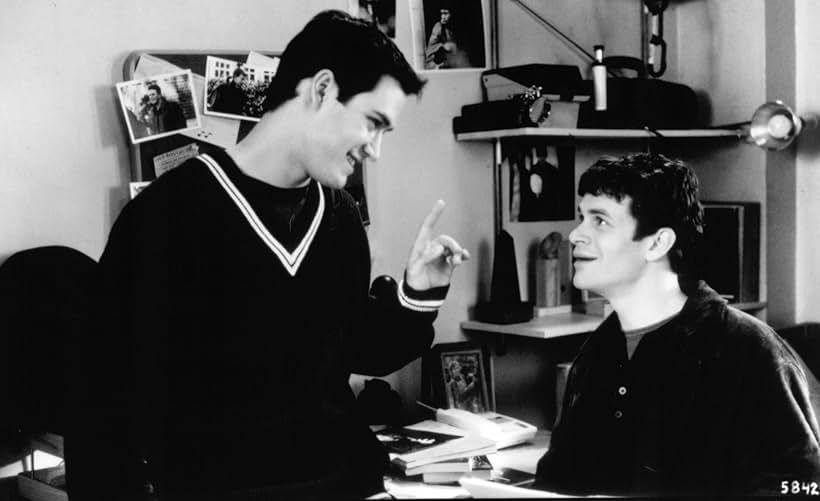 Mark-Paul Gosselaar and Tom Everett Scott in Dead Man on Campus (1998)