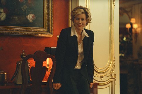 TÉA LEONI stars as Ellie in Woody Allen's latest contemporary comedy HOLLYWOOD ENDING, being distributed domestically by DreamWorks.  