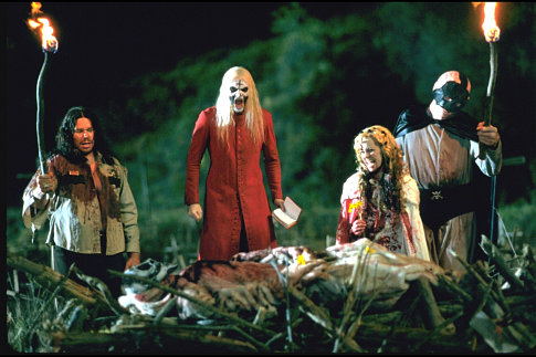 Matthew McGrory, Sheri Moon Zombie, Bill Moseley, and Robert Allen Mukes in House of 1000 Corpses (2003)