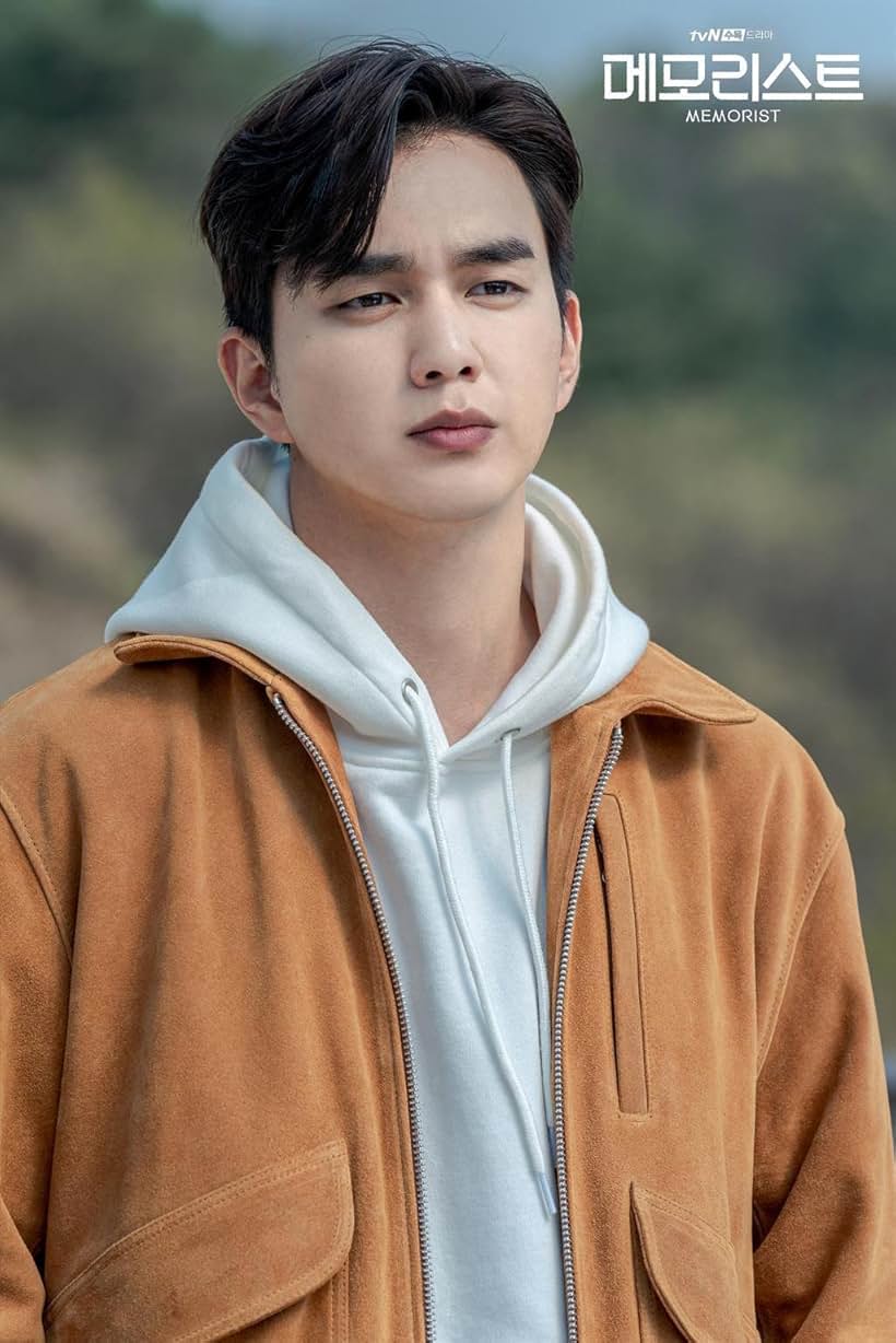 Yoo Seung-ho in Memorist (2020)